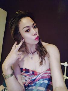 663844701: Chica busca chico en Barcelona