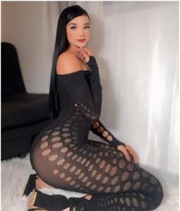 610880239: Chica busca chico en Ibiza