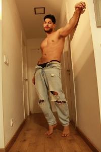 Chico busca chica en Sevilla: 