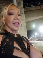 663439766: Transexual en León