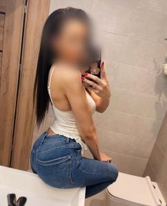 613336105: Chica busca chico en Sevilla