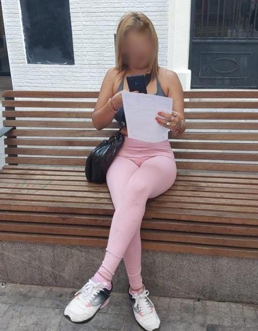 698503881: Chica busca chico en Madrid