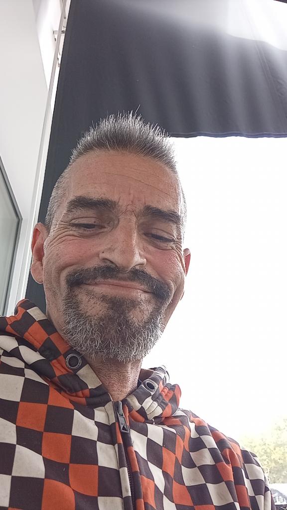 684715889: Chica busca chico en Valencia