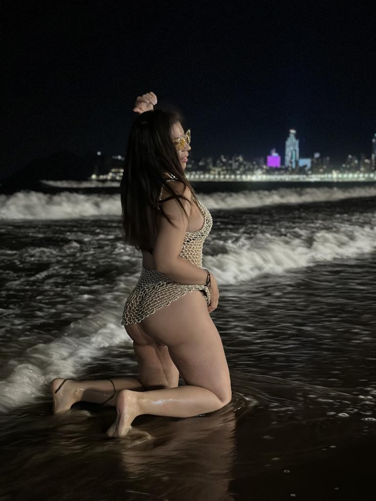 Chica busca chico en Alicante: Chica busca chico