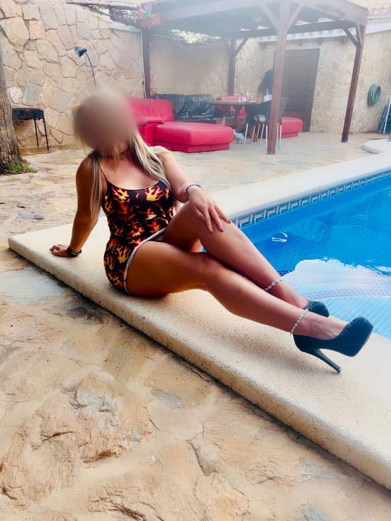 Chica busca chico en Almería: 