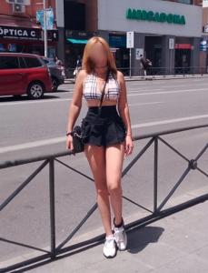 698503881: Chica busca chico en Madrid
