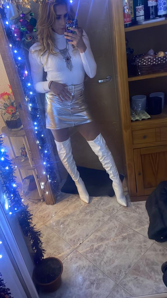 613840770: Transexual en León