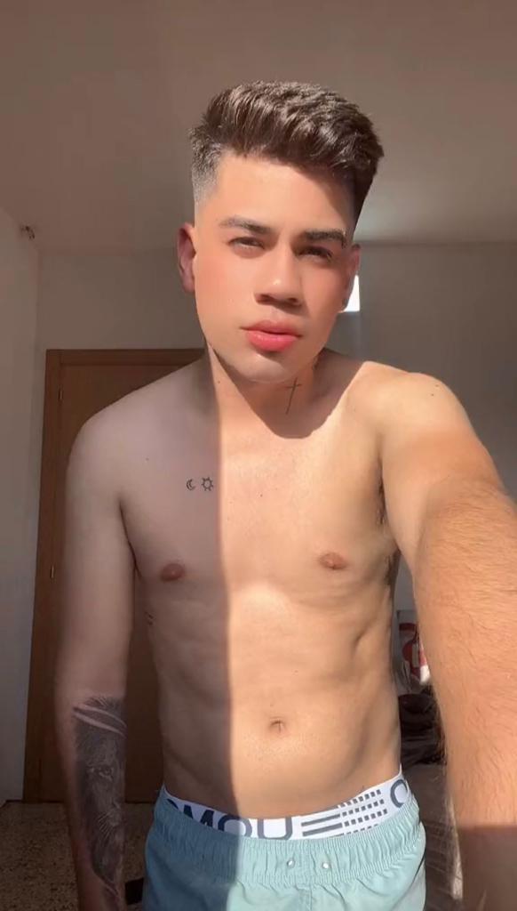 603954131: Chico busca chica en Málaga