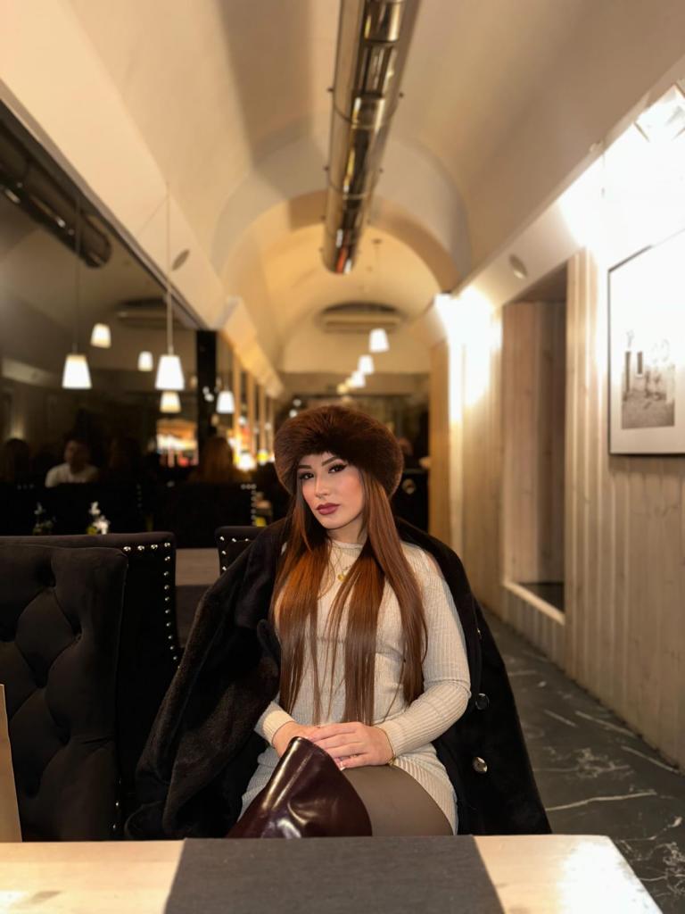 607287329: Chica busca chico en Barcelona