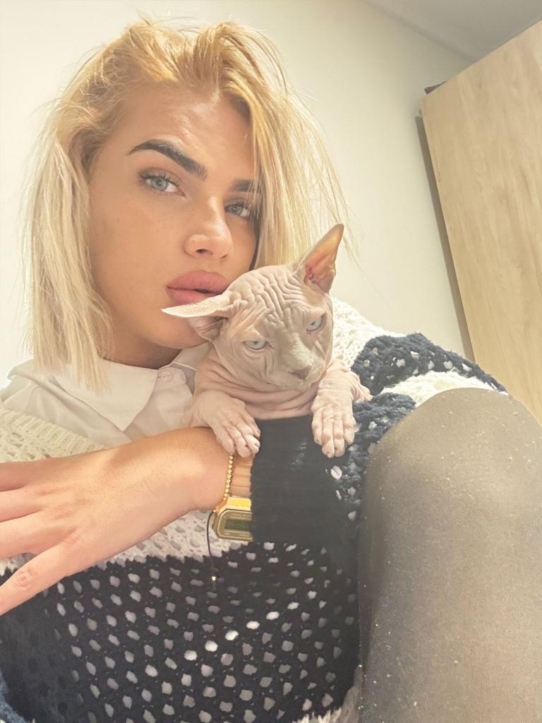 607212118: Transexual en Cádiz