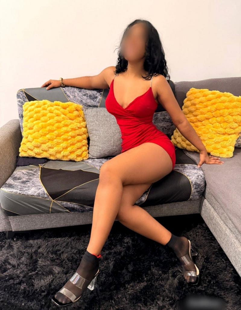 647253956: Chica busca chico en Madrid