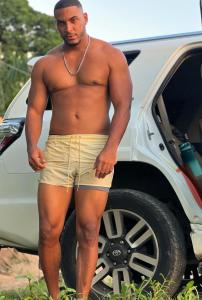 631036598: Chico busca chica en Barcelona