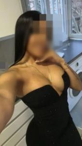 657951763: Chica busca chico en Sevilla