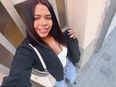 695333736: Chica busca chico en Barcelona