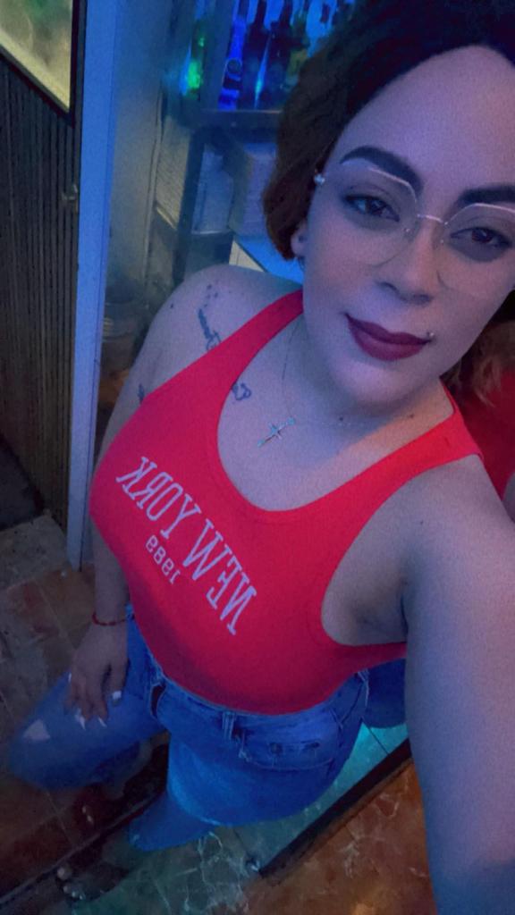 641094170: Chica busca chico en La Coruña