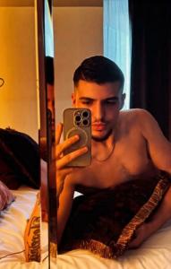 614667595: Chico busca chica en Cádiz