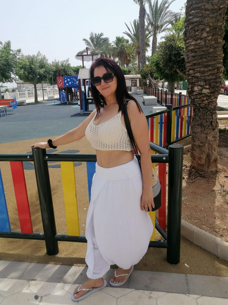 643388749: Chica busca chico en Granada