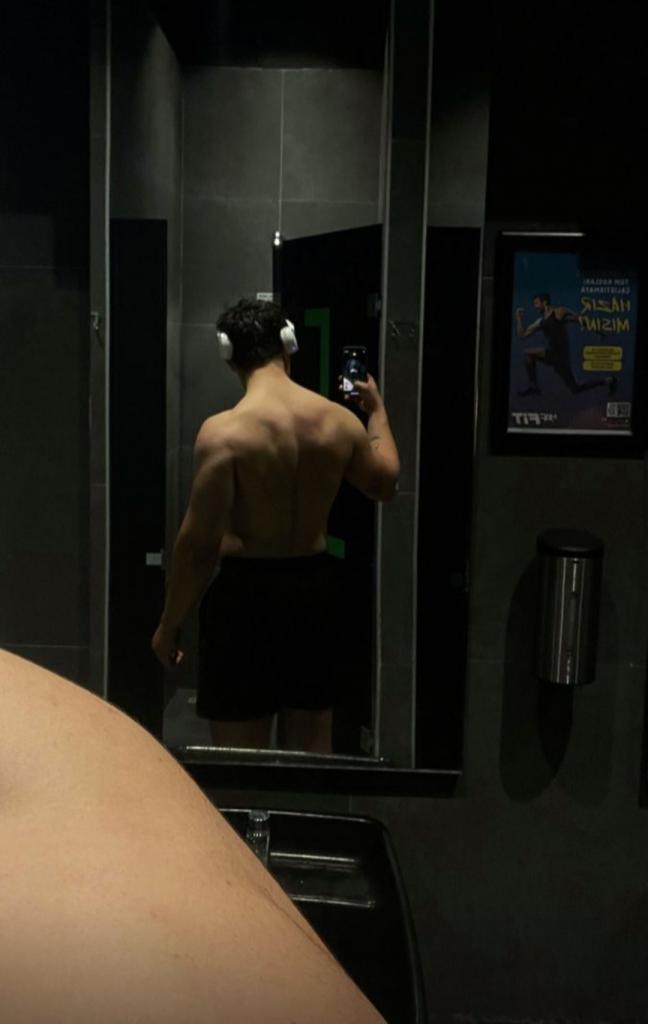 663912626: Chica busca chico en Barcelona