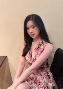 697887716: Chica busca chico en Barcelona