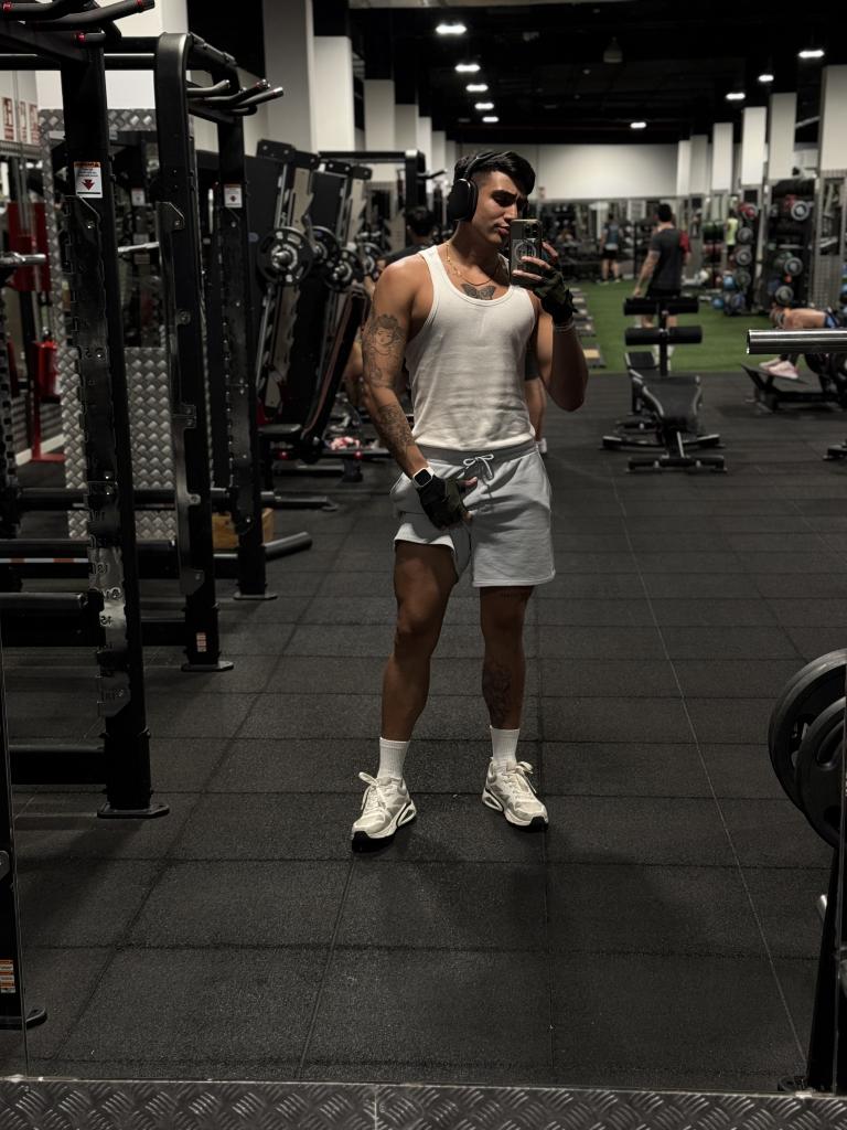 Chico busca chica en Sevilla: 