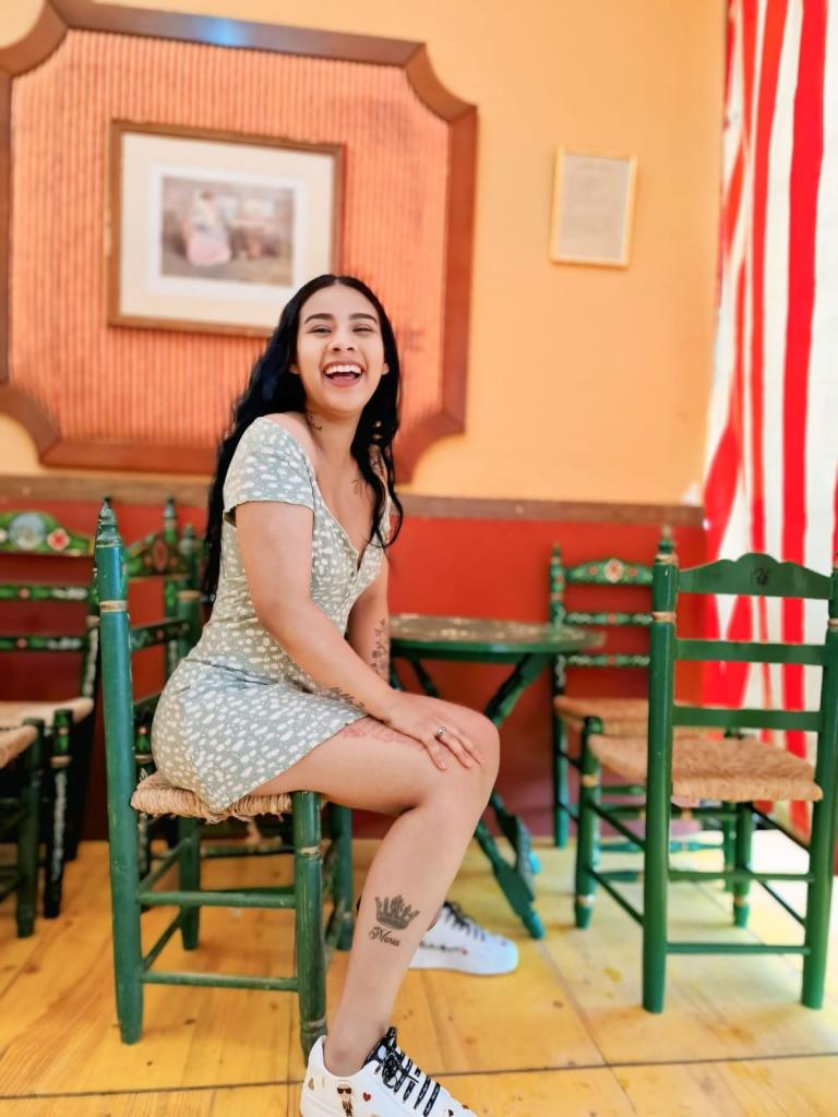 673786373: Chica busca chico en Sevilla