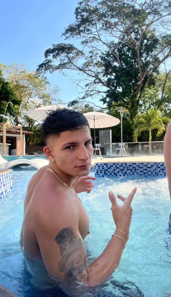 604343756: Chico busca chica en Pontevedra