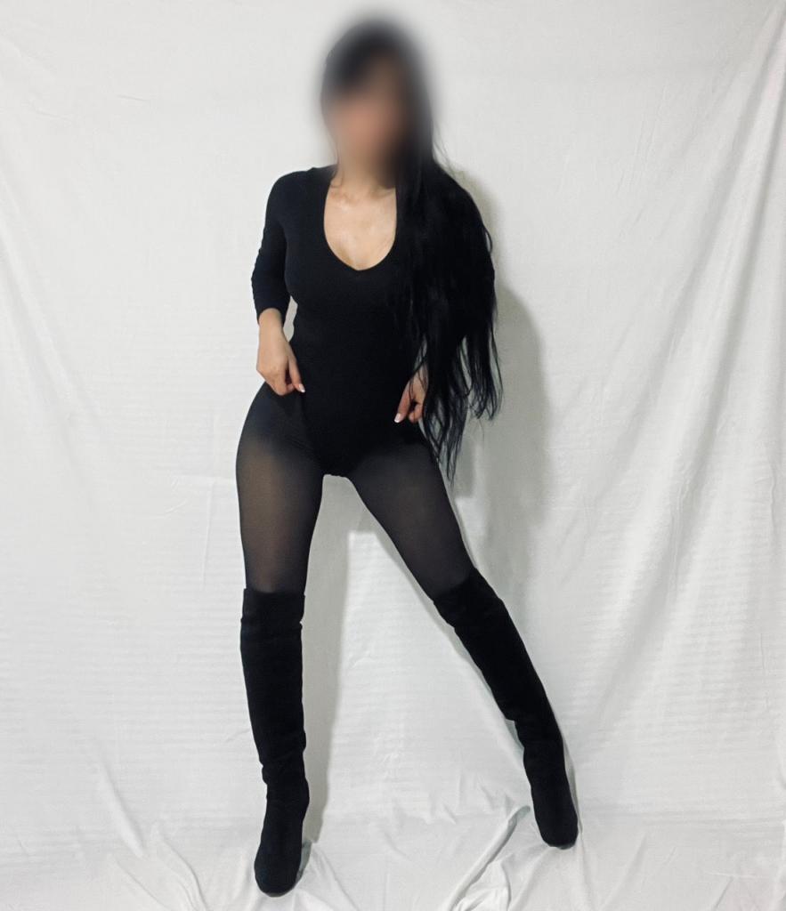 697537672: Chica busca chico en Madrid