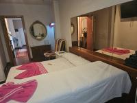 658065366: Chica busca chico en Gerona