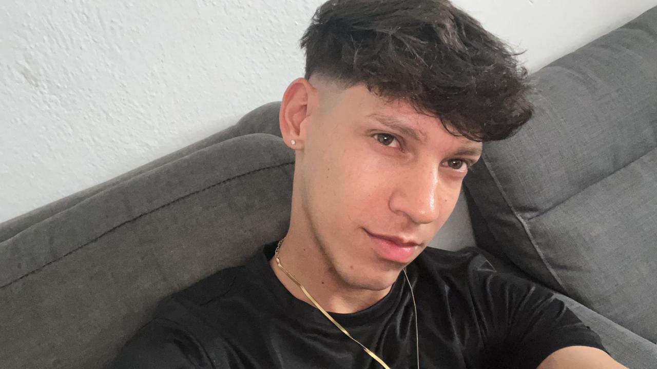 Chico busca chica en Sevilla: 