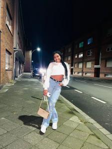 615283925: Chica busca chico en Almería