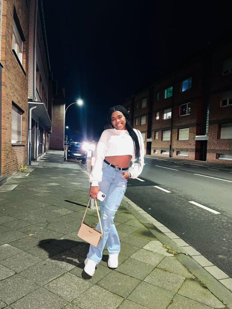 Chica busca chico en Almería: 