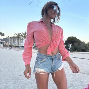 676960291: Chica busca chico en Menorca