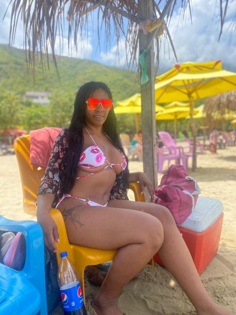 685848181: Chica busca chico en Gerona