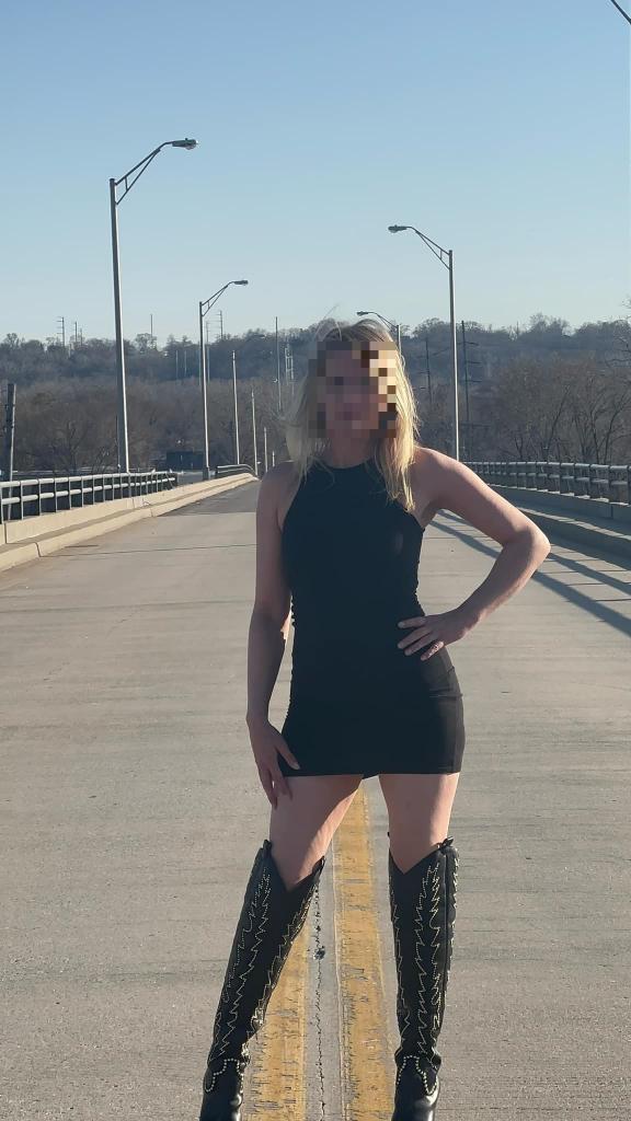 603193245: Chica busca chico en Sevilla