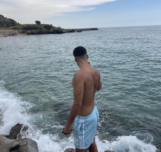 695685844: Chico busca chica en Barcelona