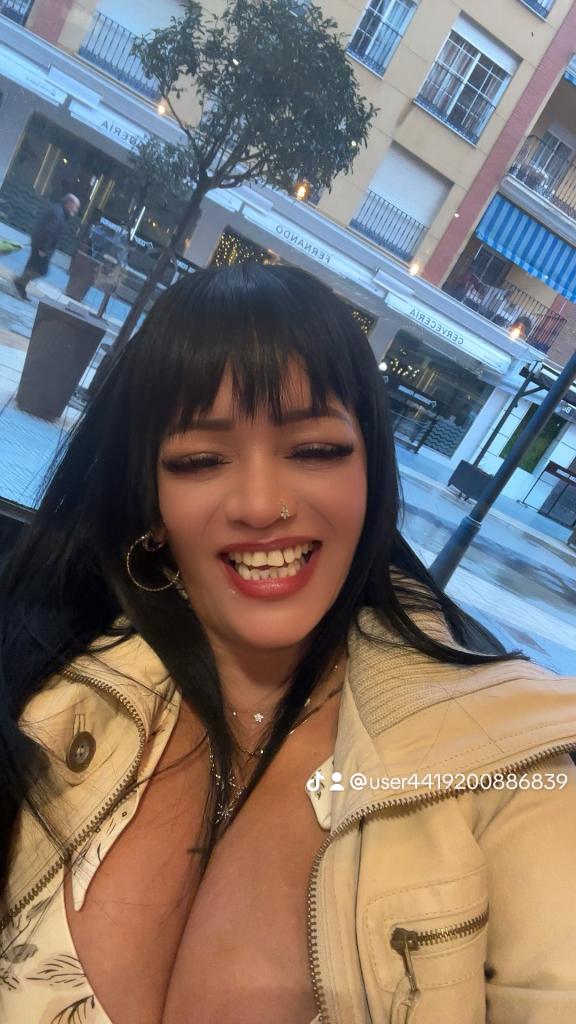 618457337: Chica busca chico en Málaga