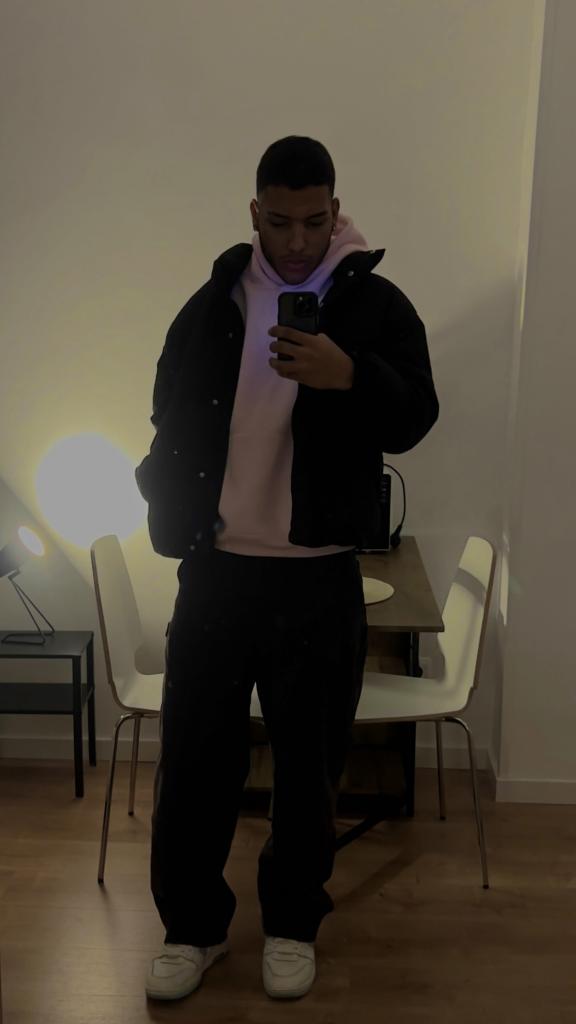 607242940: Chico busca chica en Barcelona