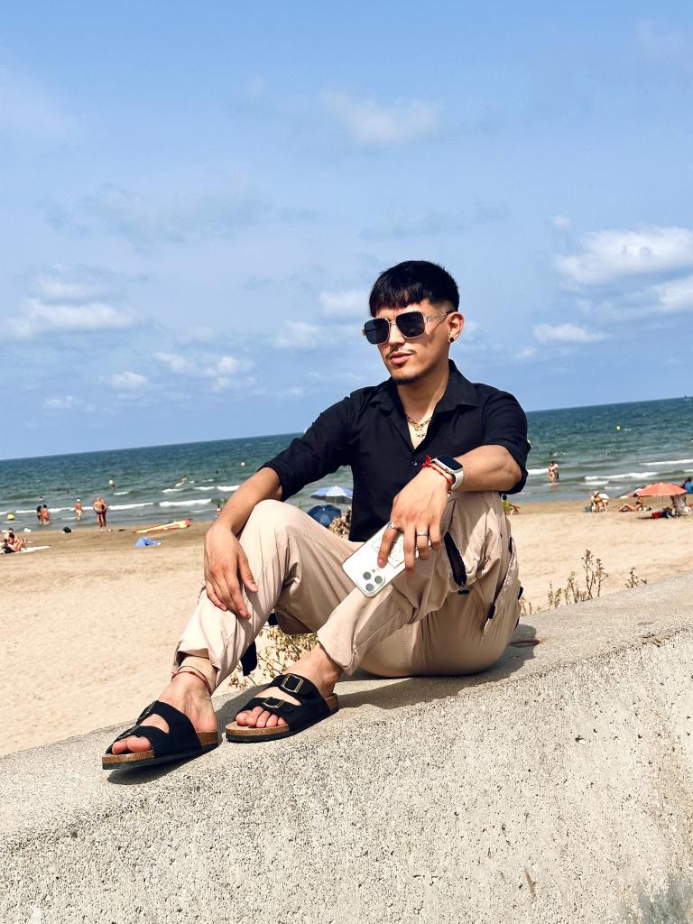 662089415: Chico busca chica en Valencia